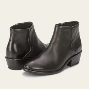 Frye Carson Piping Booties